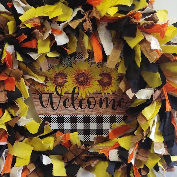Hand Crafted Fall/All Seasons Welcome Sunflowers Round Fabric Rag Wreath 18" - Picture 5 of 8